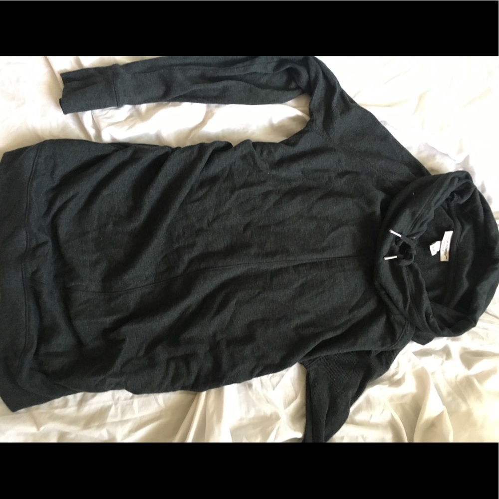 Maternity neck sweatshirt